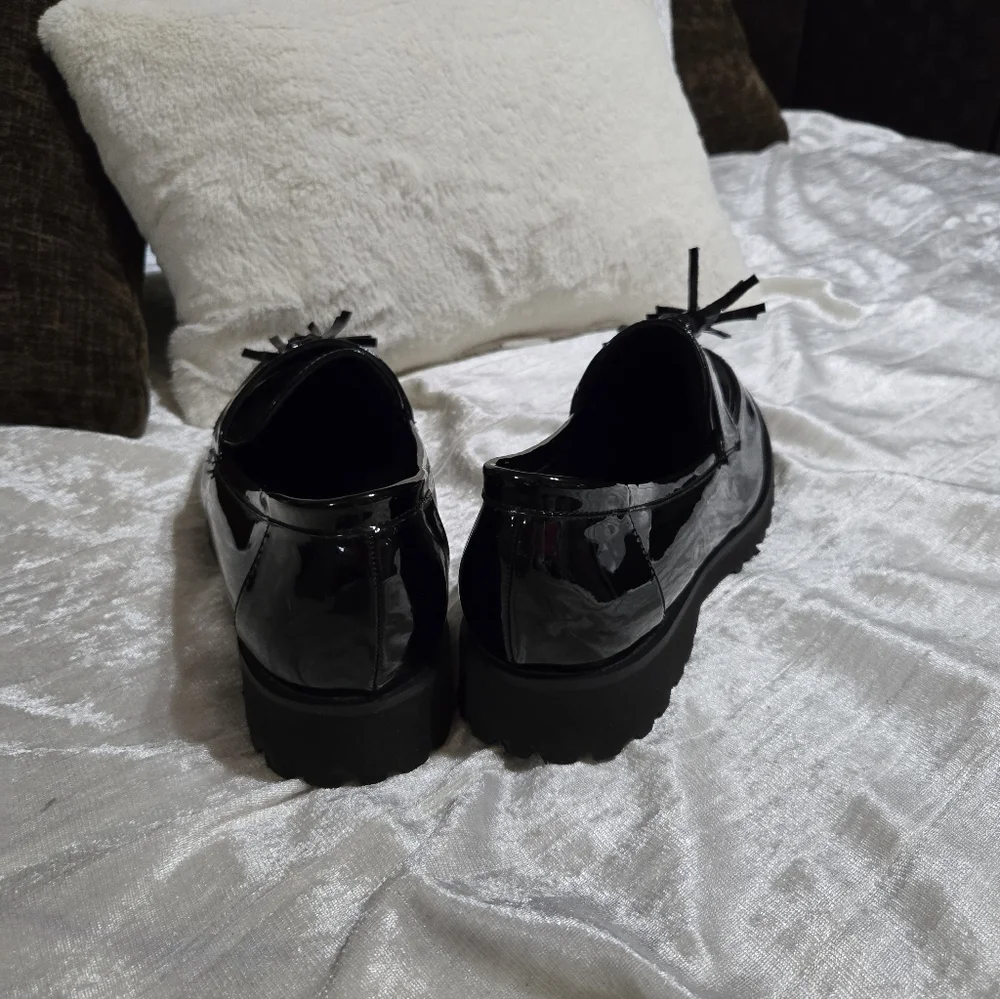 Jones New York Black Patent Tassel Lug Loafers Size 8 NWOB.